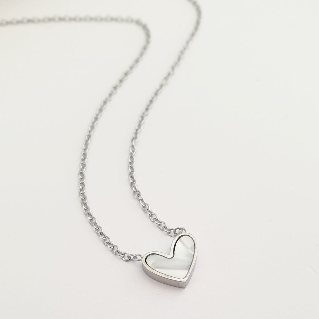 Ασημί Κολιέ με μικρή Καρδιά Φίλντισι