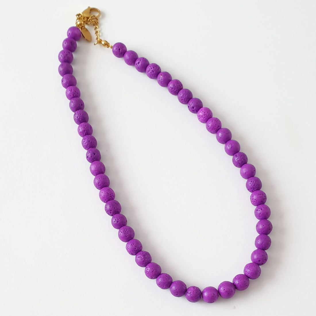 Χειροποίητο Γυναικείο Κολιέ με Μωβ Λάβα Χάντρες
