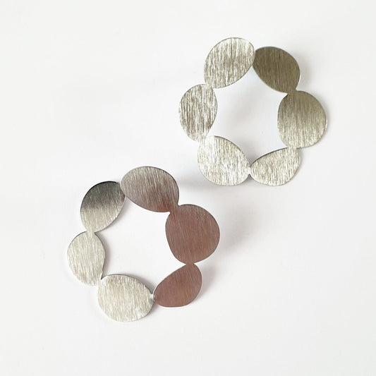 Μεγάλα ματ σκουλαρίκια