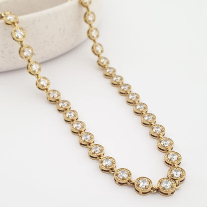 Κομψό κολιέ με ζιργκόν