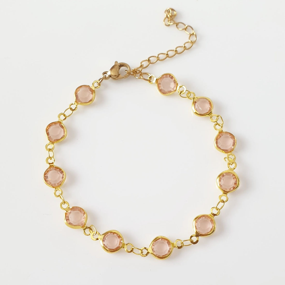 βραχιόλι με ροζ κρυσταλλάκια
