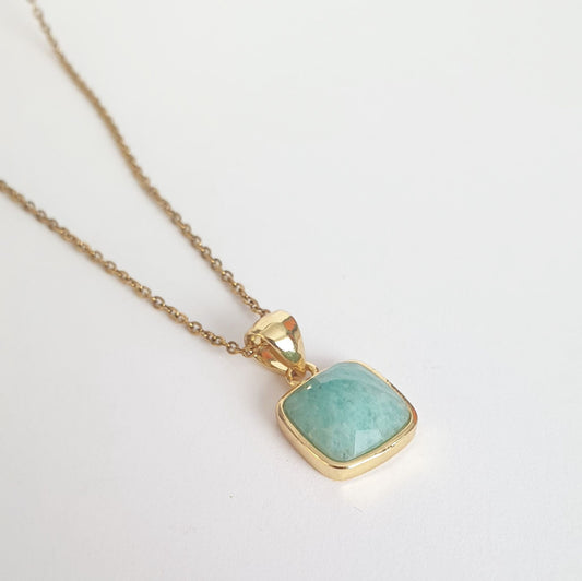xryso-kolie-me- amazonite