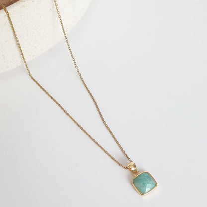 xryso-kolie-me- amazonite