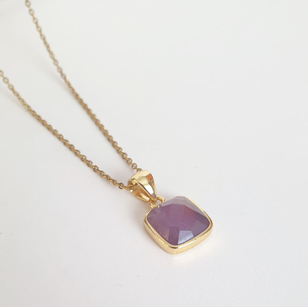 xryso-kolie-me-amethysto